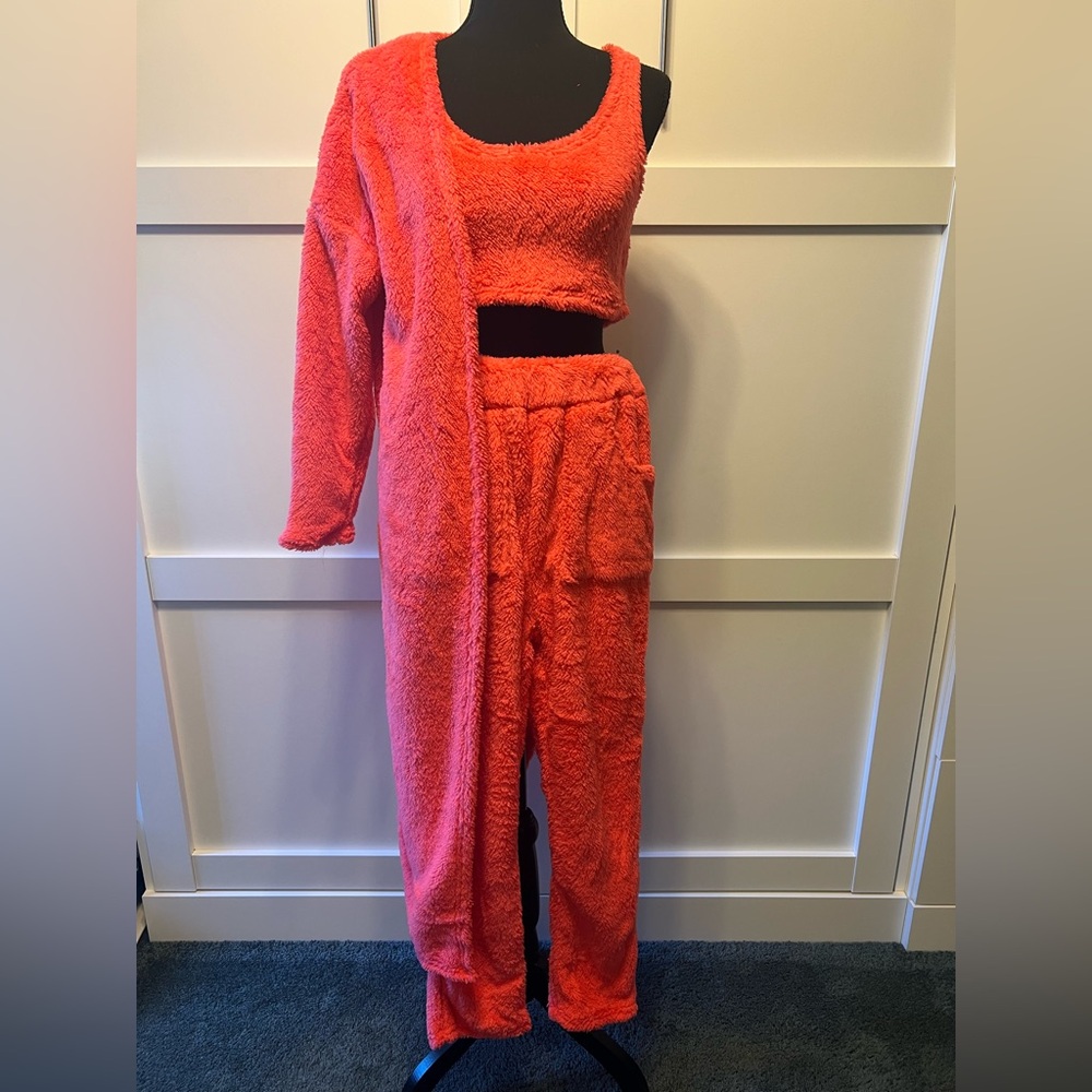 Fuzzy 3 Piece Loungewear Set Size S NWOT - Picture 2 of 7